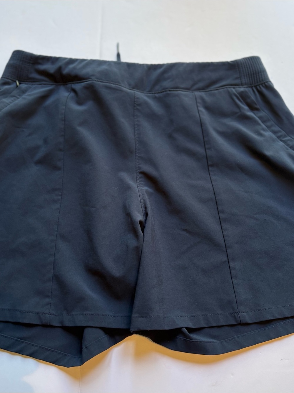 Columbia Women's Navy Blue Athletic Shorts Elastic Waist/Tie Size Medium